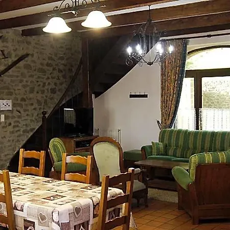 Au Chateau De Vernieres Saint-Flour (Cantal)