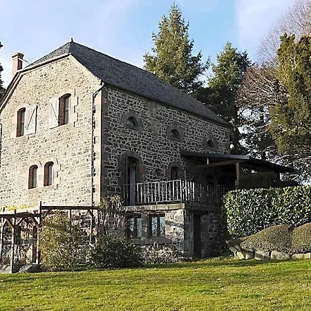 Au Chateau De Vernieres